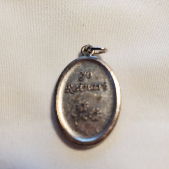 Vintage Catholic Divino Nino De Colombia Spanish yo Reinare Medal - Picture 3 of 3